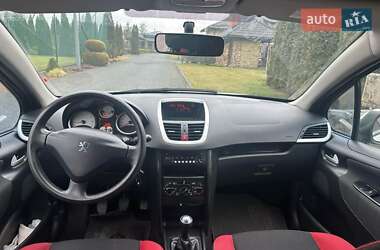 Хэтчбек Peugeot 207 2006 в Жовкве