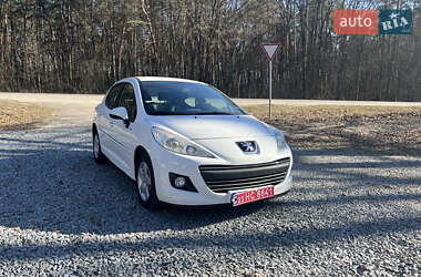 Хетчбек Peugeot 207 2010 в 