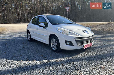 Хетчбек Peugeot 207 2010 в 