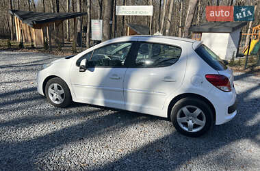 Хетчбек Peugeot 207 2010 в 