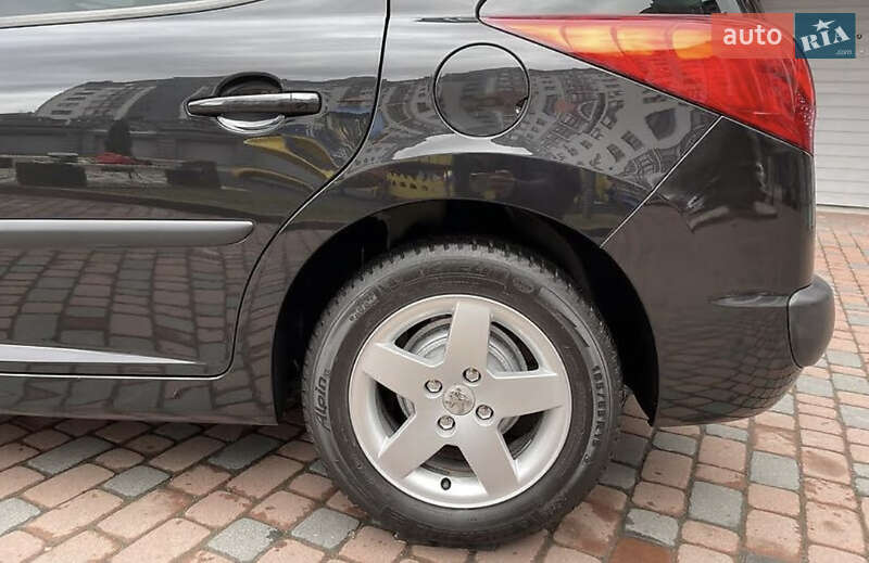 Хэтчбек Peugeot 207 2009 в Ивано-Франковске