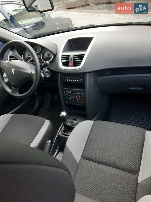 Хэтчбек Peugeot 207 2009 в Ивано-Франковске