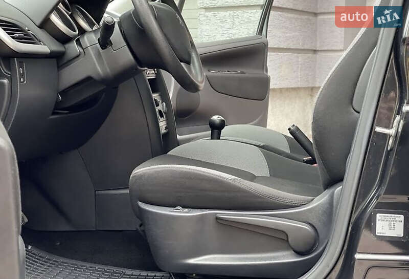 Хэтчбек Peugeot 207 2009 в Ивано-Франковске