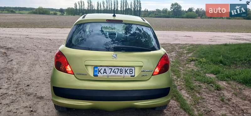 Хетчбек Peugeot 207 2008 в Києві