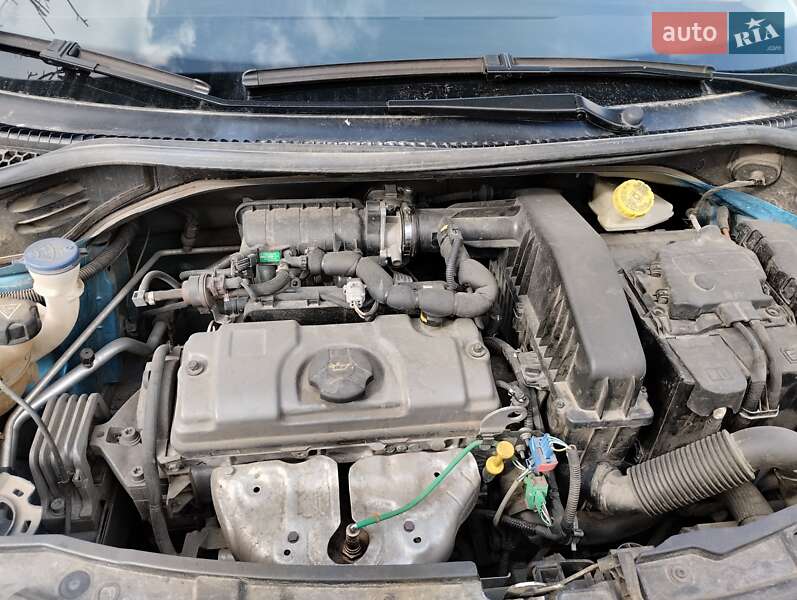 Хэтчбек Peugeot 207 2011 в Мироновке