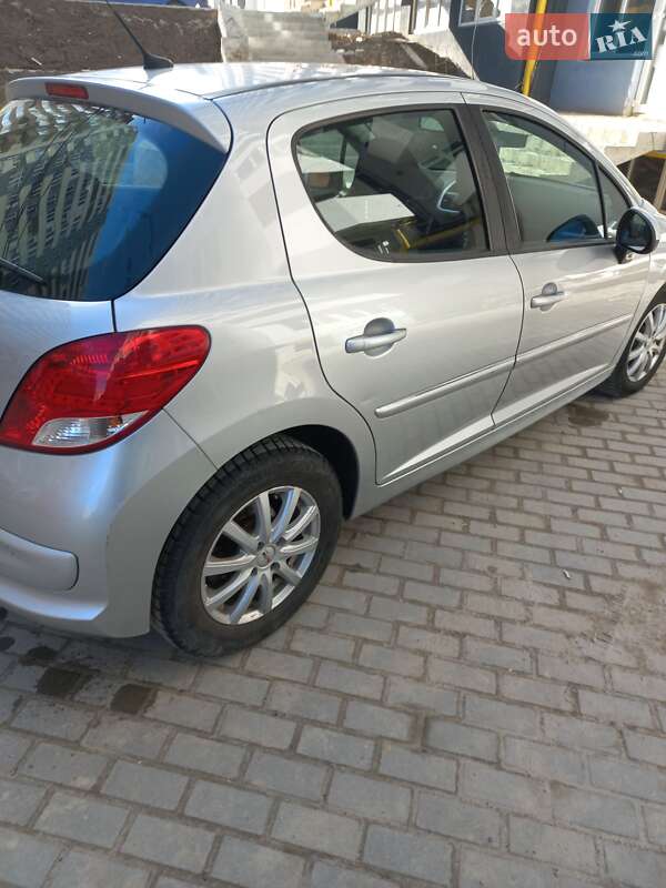 Хетчбек Peugeot 207 2010 в Тернополі