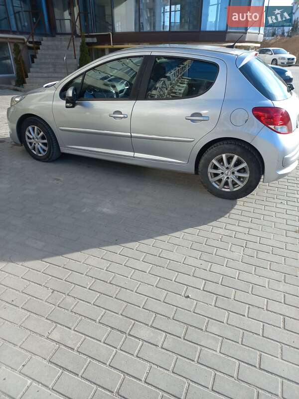 Хетчбек Peugeot 207 2010 в Тернополі
