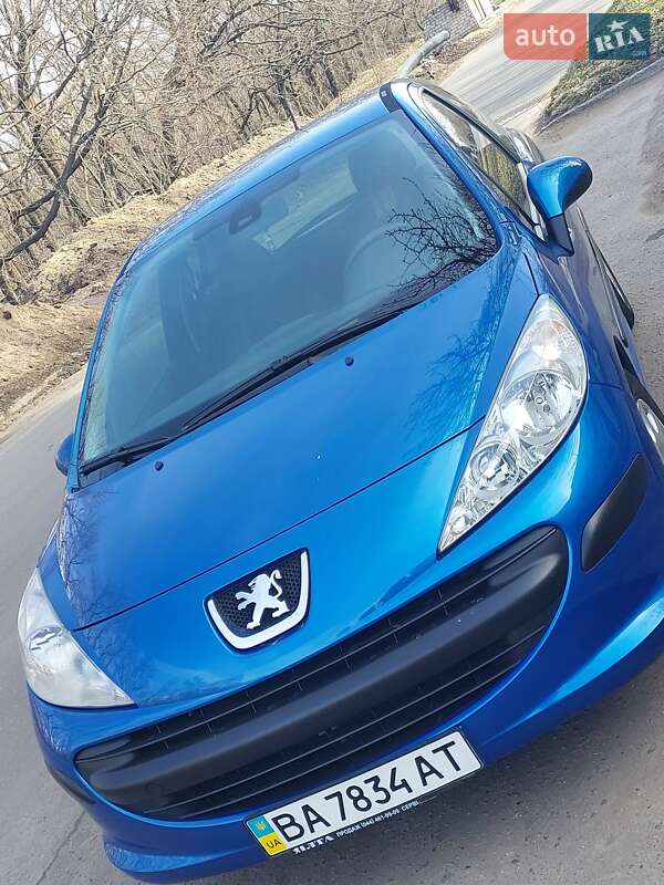 Хэтчбек Peugeot 207 2006 в 