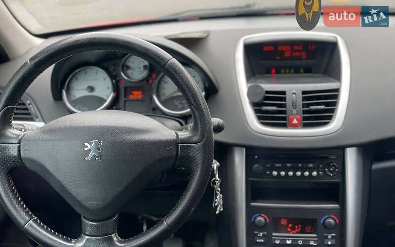 Хэтчбек Peugeot 207 2007 в Черновцах
