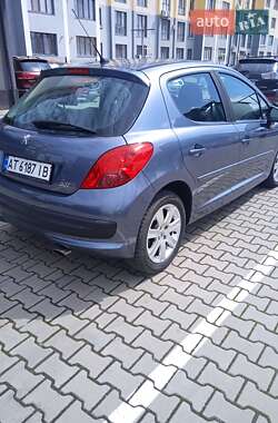 Хэтчбек Peugeot 207 2007 в 