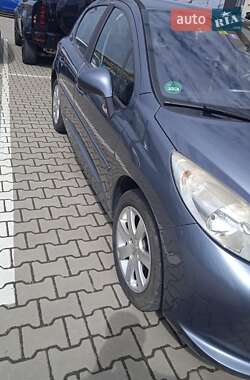 Хэтчбек Peugeot 207 2007 в 