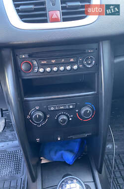 Хетчбек Peugeot 207 2010 в 