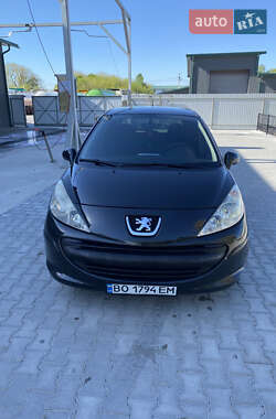 Хетчбек Peugeot 207 2010 в 
