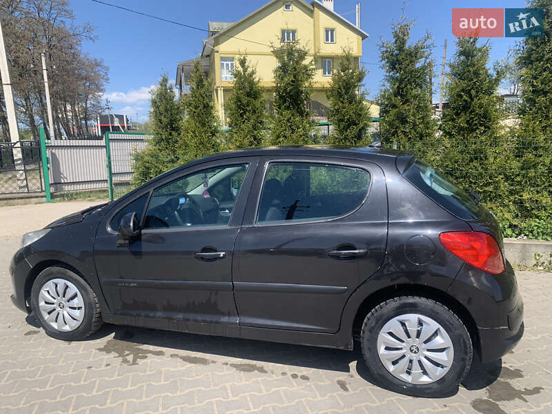 Хетчбек Peugeot 207 2007 в Чернівцях