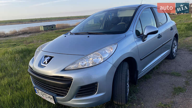 Хетчбек Peugeot 207 2010 в 