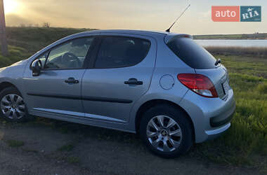 Хетчбек Peugeot 207 2010 в 