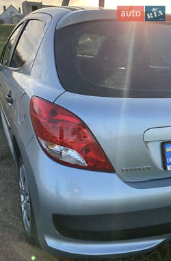 Хетчбек Peugeot 207 2010 в 