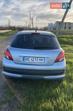 Хетчбек Peugeot 207 2010 в 