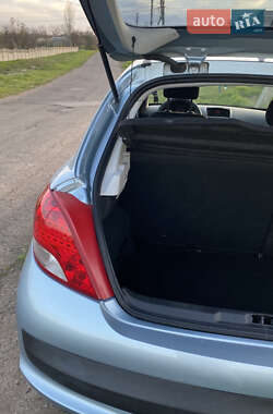 Хетчбек Peugeot 207 2010 в 