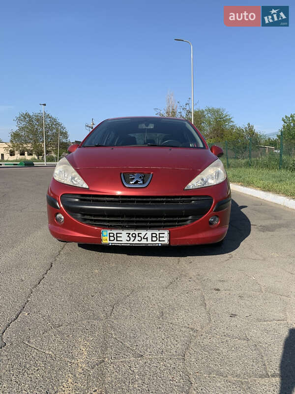 Хэтчбек Peugeot 207 2006 в 