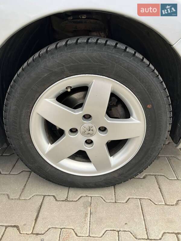 Универсал Peugeot 207 2009 в Львове