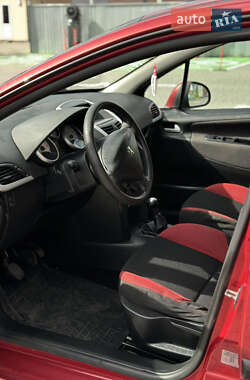 Хетчбек Peugeot 207 2006 в 