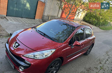 Хэтчбек Peugeot 207 2007 в 