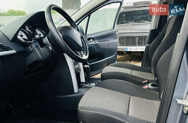 Хэтчбек Peugeot 207 2010 в 