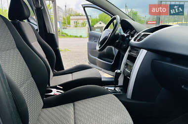 Хэтчбек Peugeot 207 2010 в 