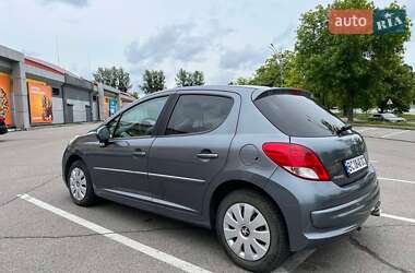 Хэтчбек Peugeot 207 2010 в 