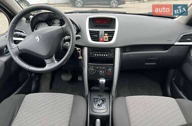 Хэтчбек Peugeot 207 2010 в 