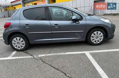 Хэтчбек Peugeot 207 2010 в 