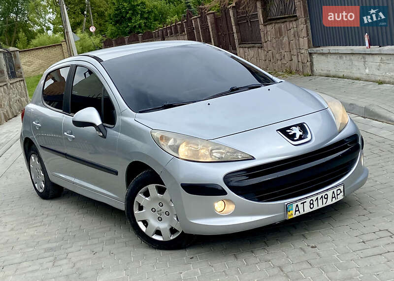 Хетчбек Peugeot 207 2008 в 