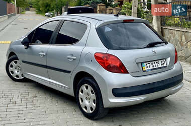 Хетчбек Peugeot 207 2008 в 