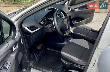 Хетчбек Peugeot 207 2008 в 