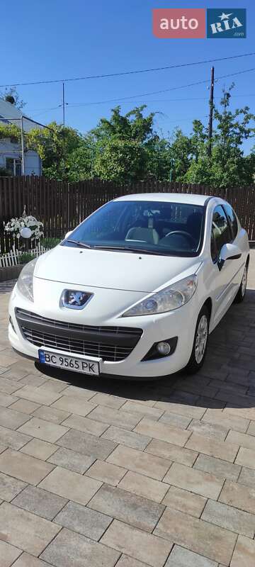 Хэтчбек Peugeot 207 2011 в Стрые