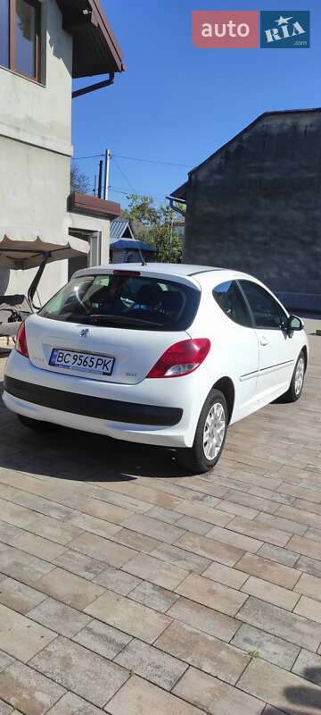 Хэтчбек Peugeot 207 2011 в Стрые