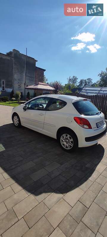 Хэтчбек Peugeot 207 2011 в Стрые