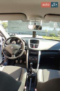 Хэтчбек Peugeot 207 2011 в 
