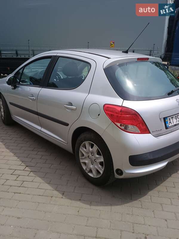 Хетчбек Peugeot 207 2009 в Богородчанах