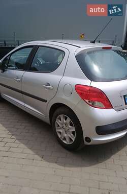 Хэтчбек Peugeot 207 2009 в 