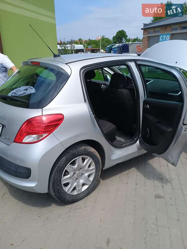 Хетчбек Peugeot 207 2009 в Богородчанах