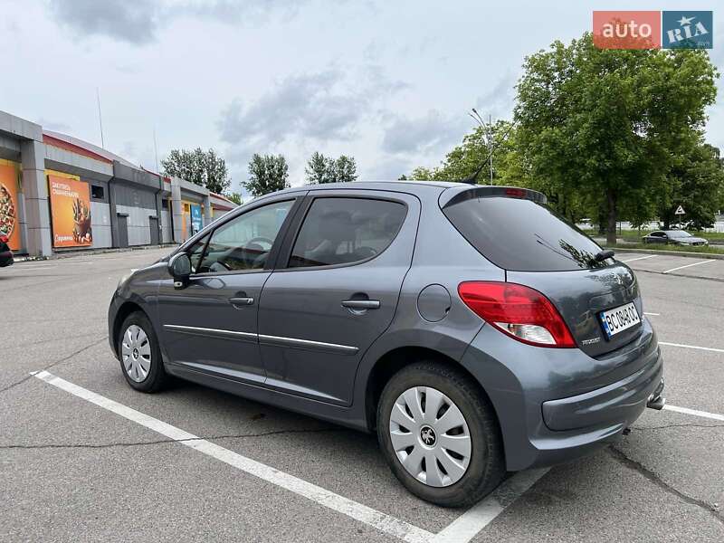Хэтчбек Peugeot 207 2010 в Львове