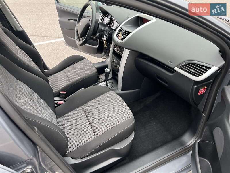 Хэтчбек Peugeot 207 2010 в Львове