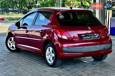 Хэтчбек Peugeot 207 2010 в 