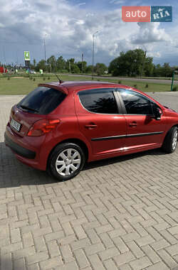Хэтчбек Peugeot 207 2006 в 