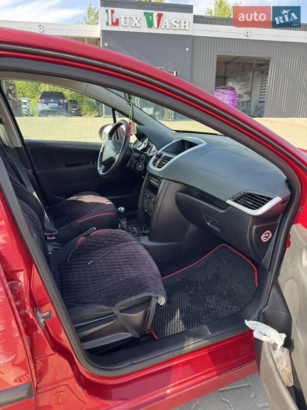 Хэтчбек Peugeot 207 2006 в Львове