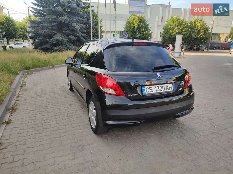 Хетчбек Peugeot 207 2011 в Чернівцях