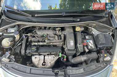 Хетчбек Peugeot 207 2010 в 