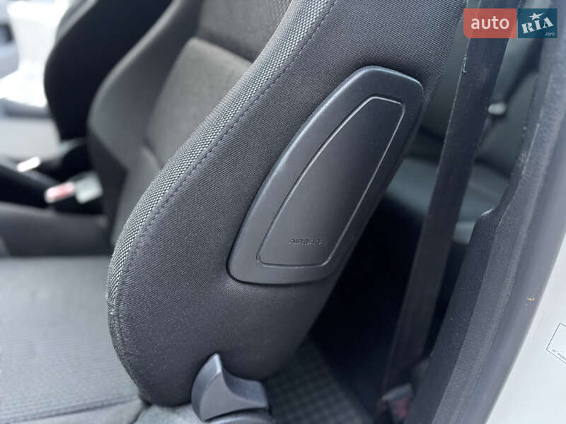 Хетчбек Peugeot 207 2011 в Києві